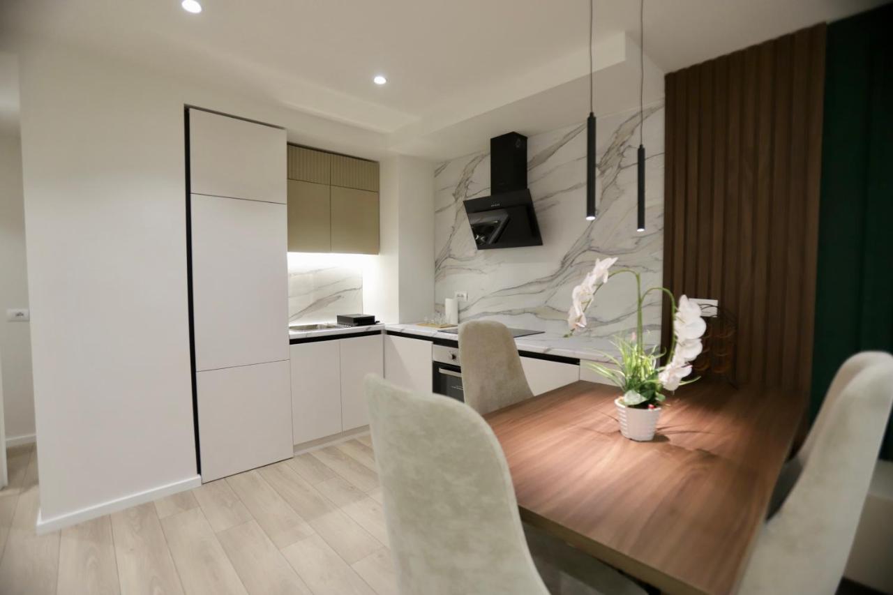 La Grand - New Bazaar Apartment Tirana Exterior foto
