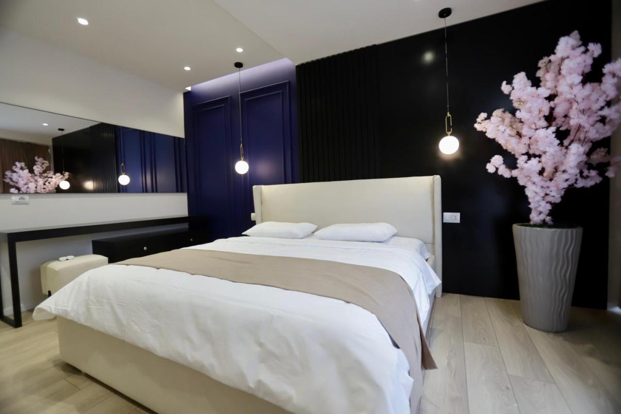 La Grand - New Bazaar Apartment Tirana Exterior foto